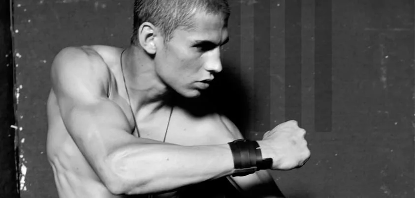 Le bracelet de force, style spartiate